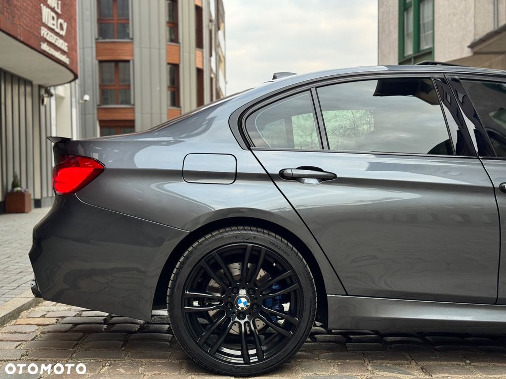 BMW Seria 3 328i Sport Line - 29