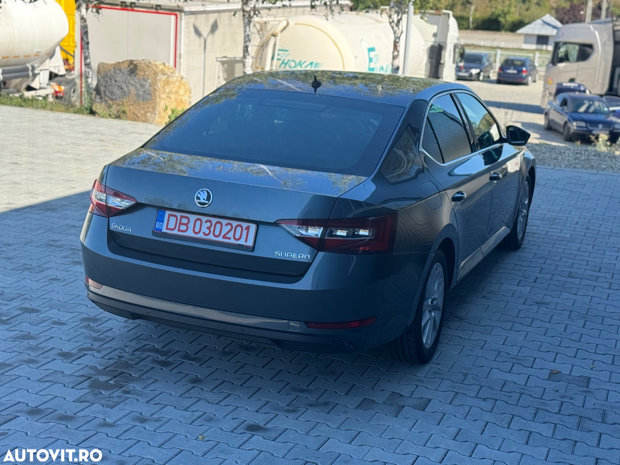 Skoda Superb 2.0 TDI DSG Style - 9