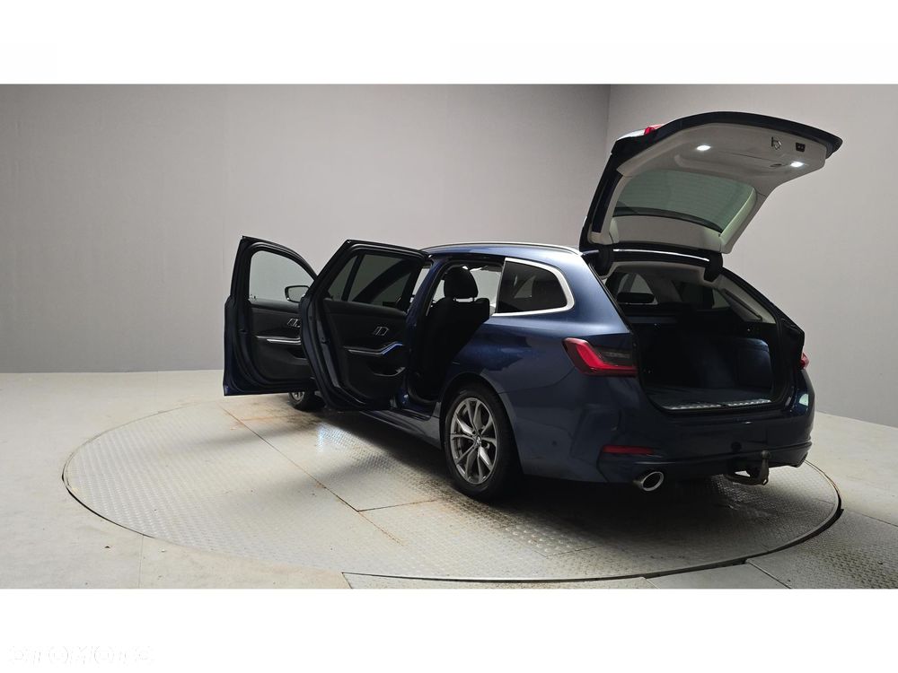 BMW Seria 3 320d xDrive - 11