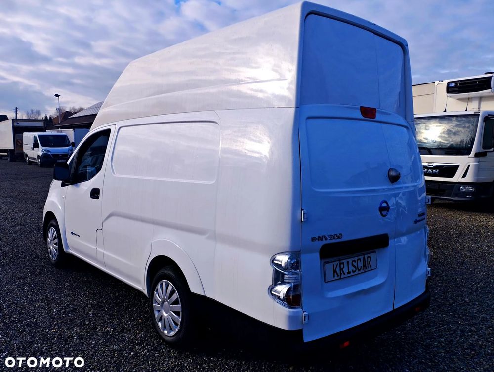 Nissan ENV 200 Maxi - 6