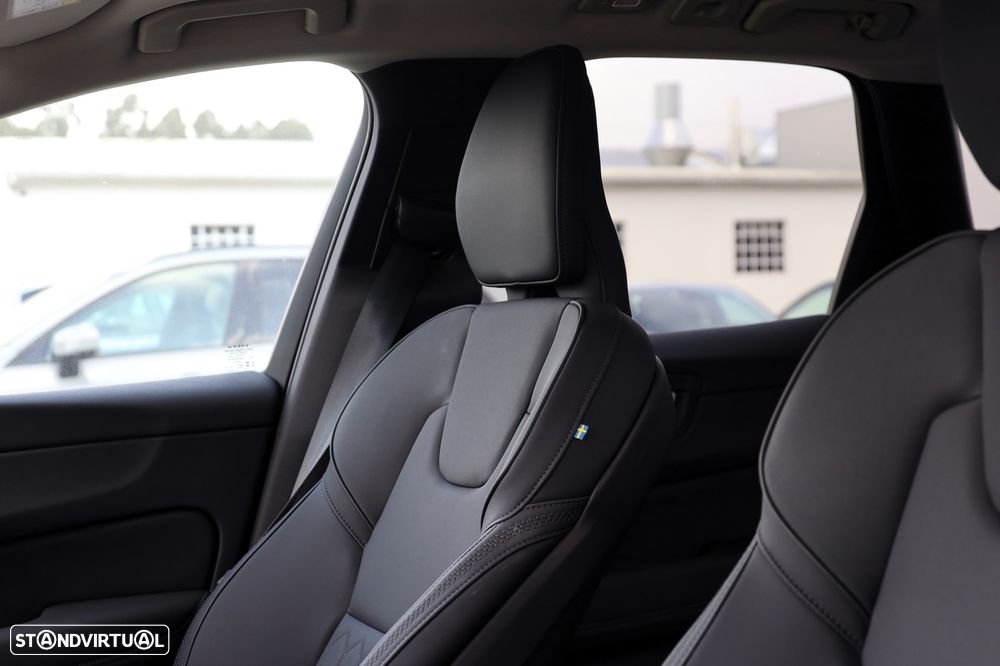 Volvo XC 60 2.0 T6 PHEV Plus Dark AWD - 7