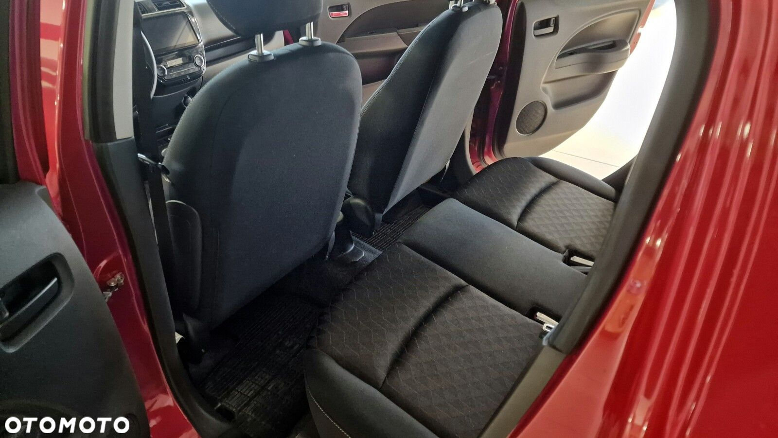 Mitsubishi Space Star 1.2 AS&G Instyle CVT - 28