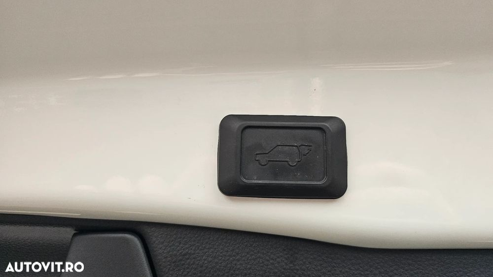 Toyota RAV4 2.5 PHEV VVT-iE 4x4 Style Bi-Tone - 17