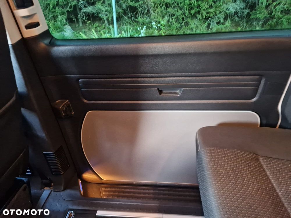 Volkswagen Multivan - 32