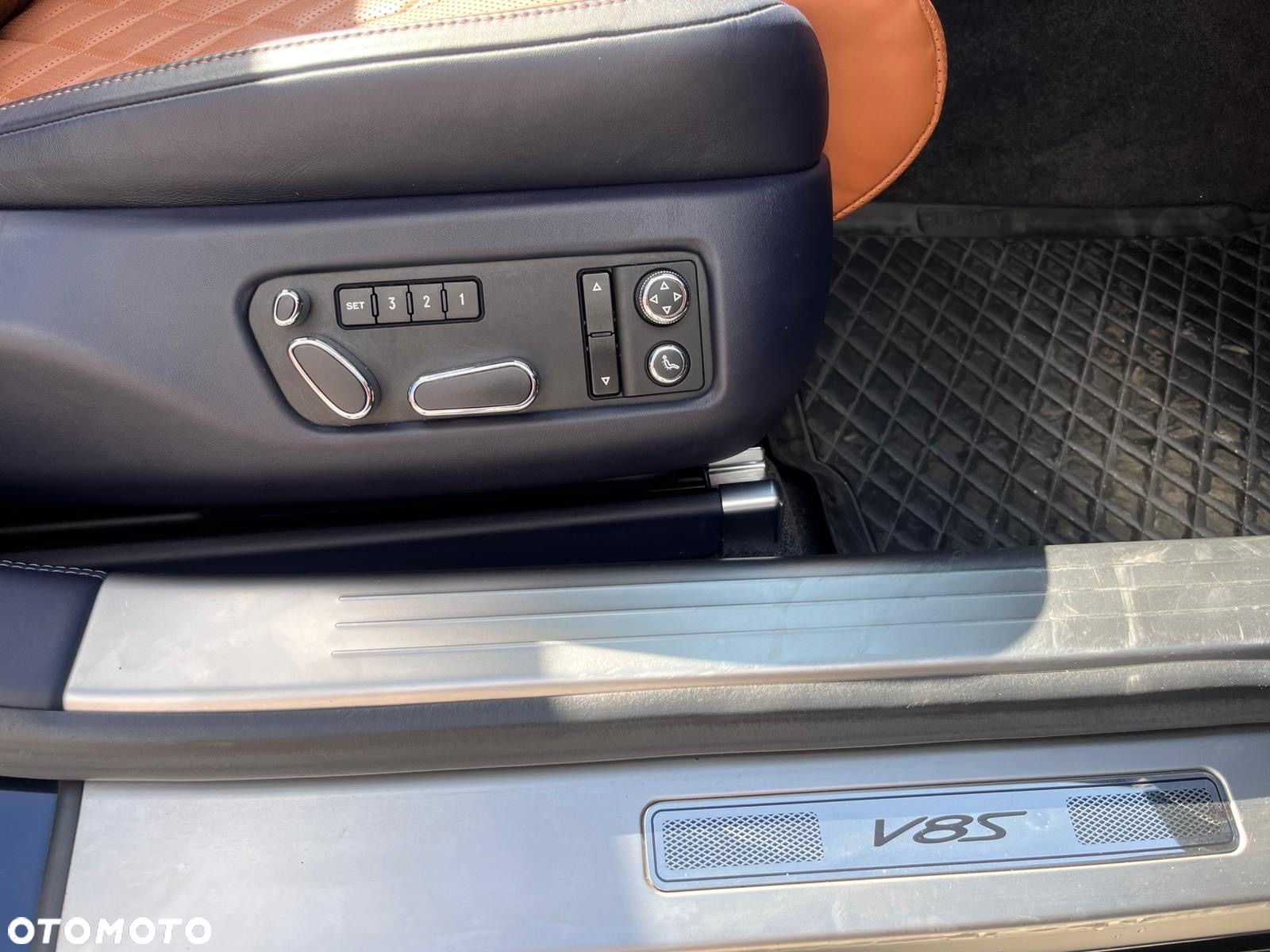 Bentley Flying Spur V8 S - 22