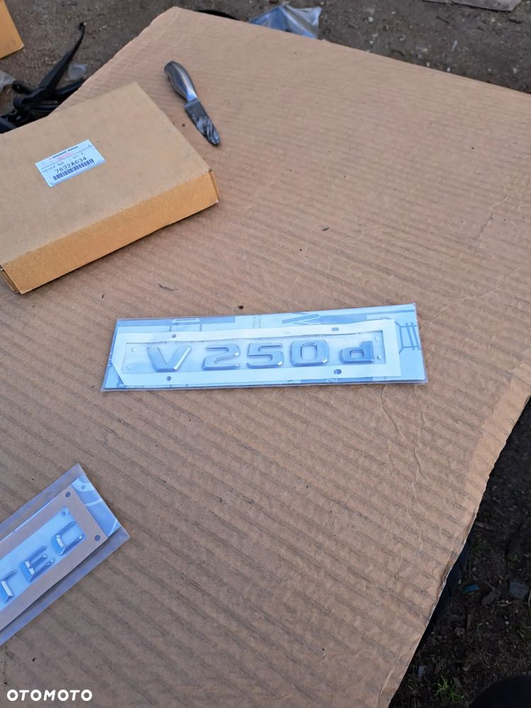 Logo Emblemat Znaczek Napis Mercedes V250d A4478173400 A4478175400 - 2