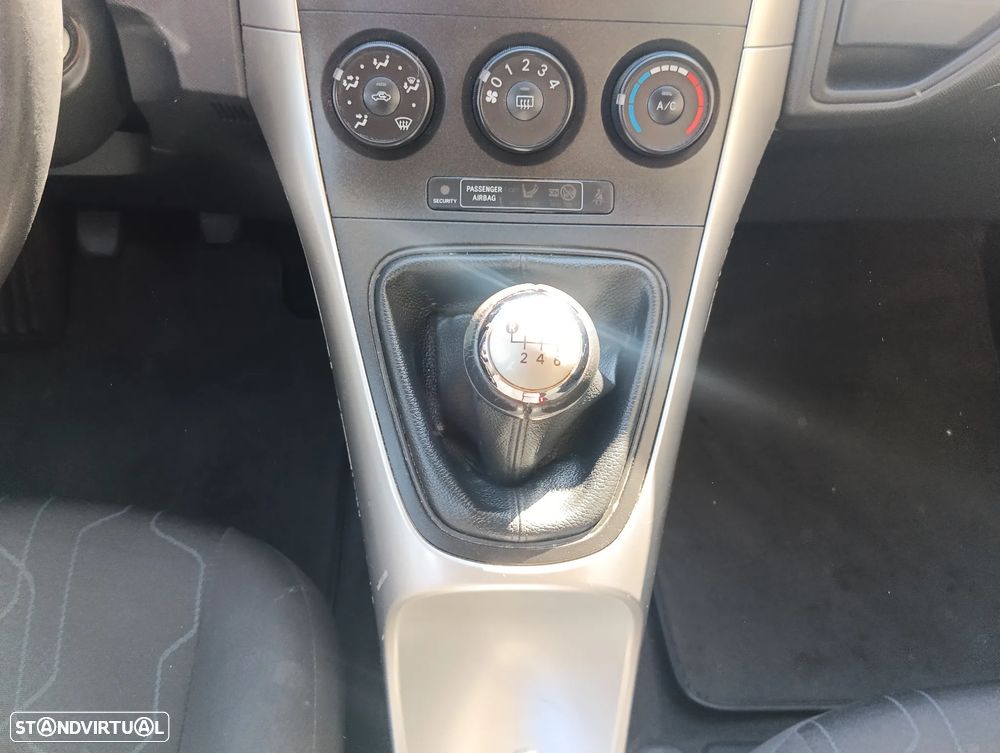 Toyota Auris 1.33 VVT-i - 12