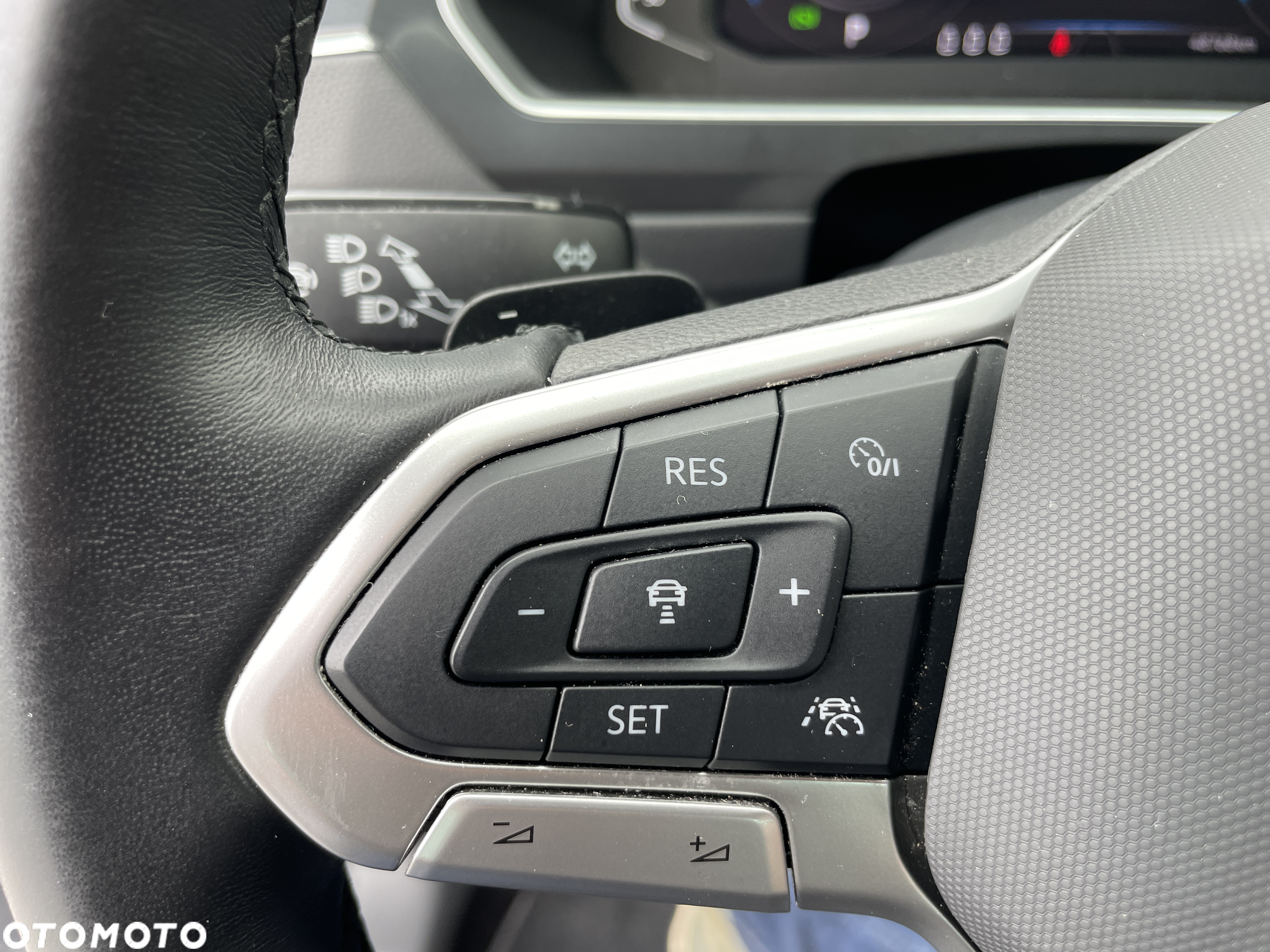 Volkswagen Tiguan 2.0 TSI 4Mot Elegance DSG - 25