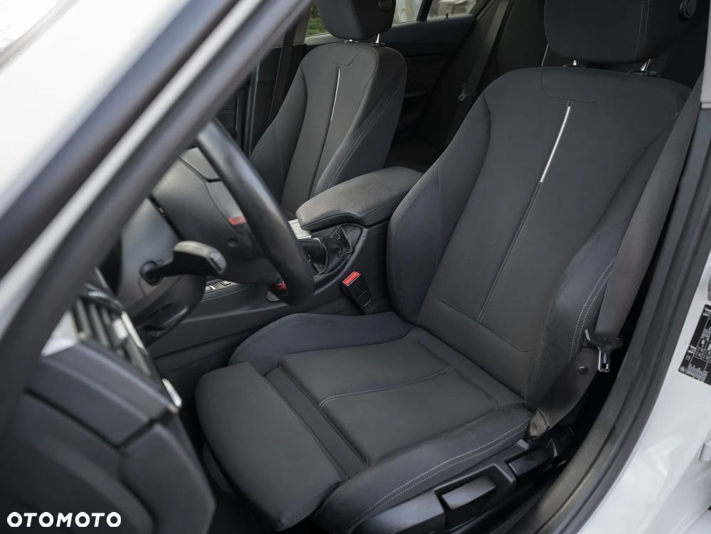 BMW Seria 3 318d Sport Line - 28