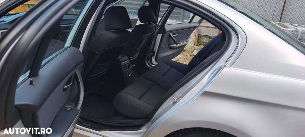 BMW Seria 3 325xi - 24