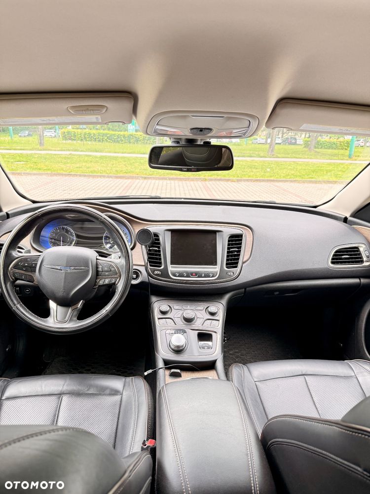 Chrysler 200 - 10