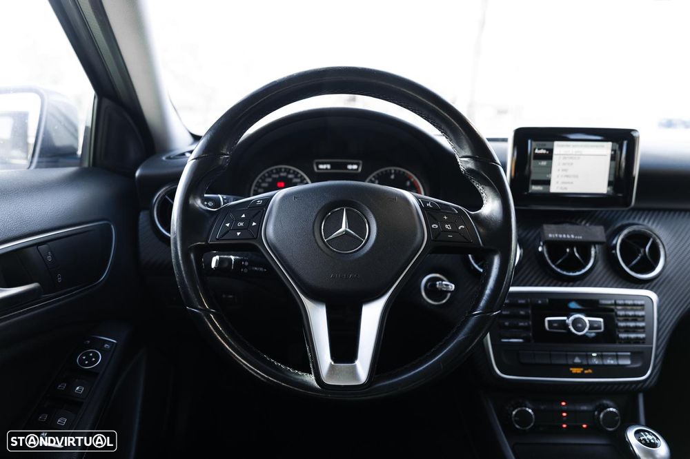 Mercedes-Benz GLA 180 CDI Urban - 12