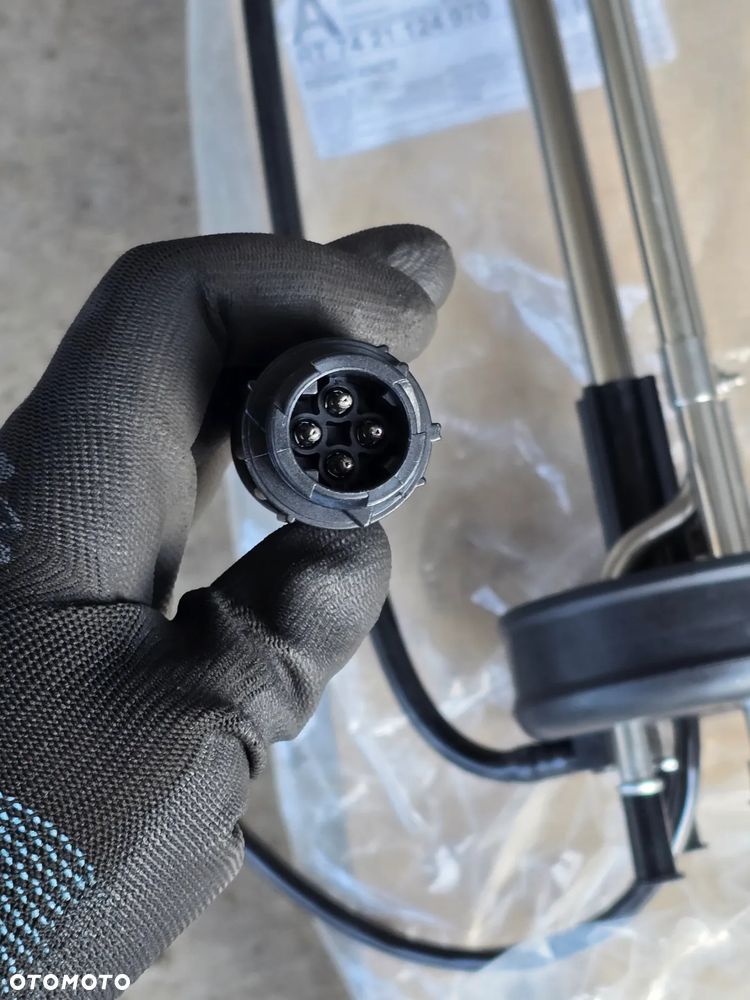 Czujnik poziomu AdBlue RENAULT, VOLVO - 3