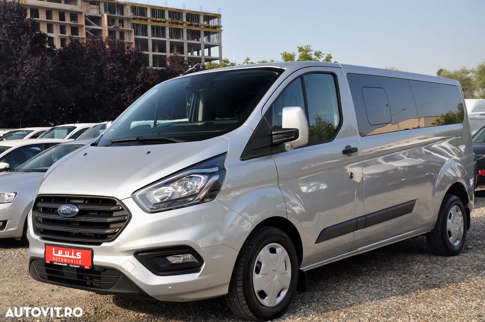 Ford Transit Custom L2H1 9 Locuri - 1