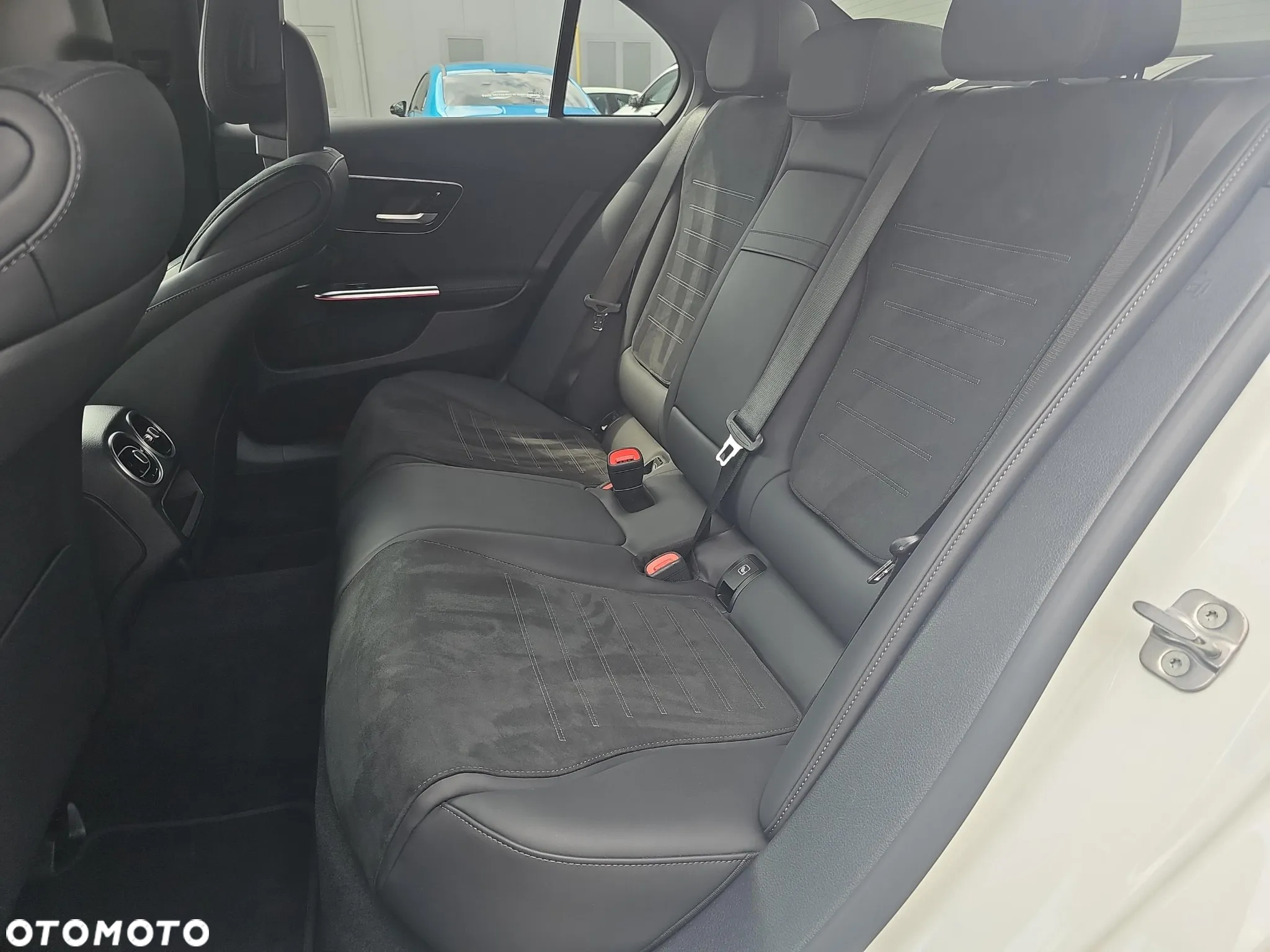 Mercedes-Benz Klasa C 300 e 4Matic 9G-TRONIC AMG Line Advanced - 11