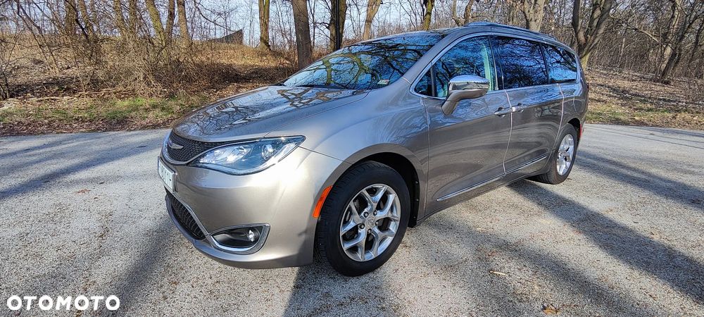 Chrysler Pacifica - 12