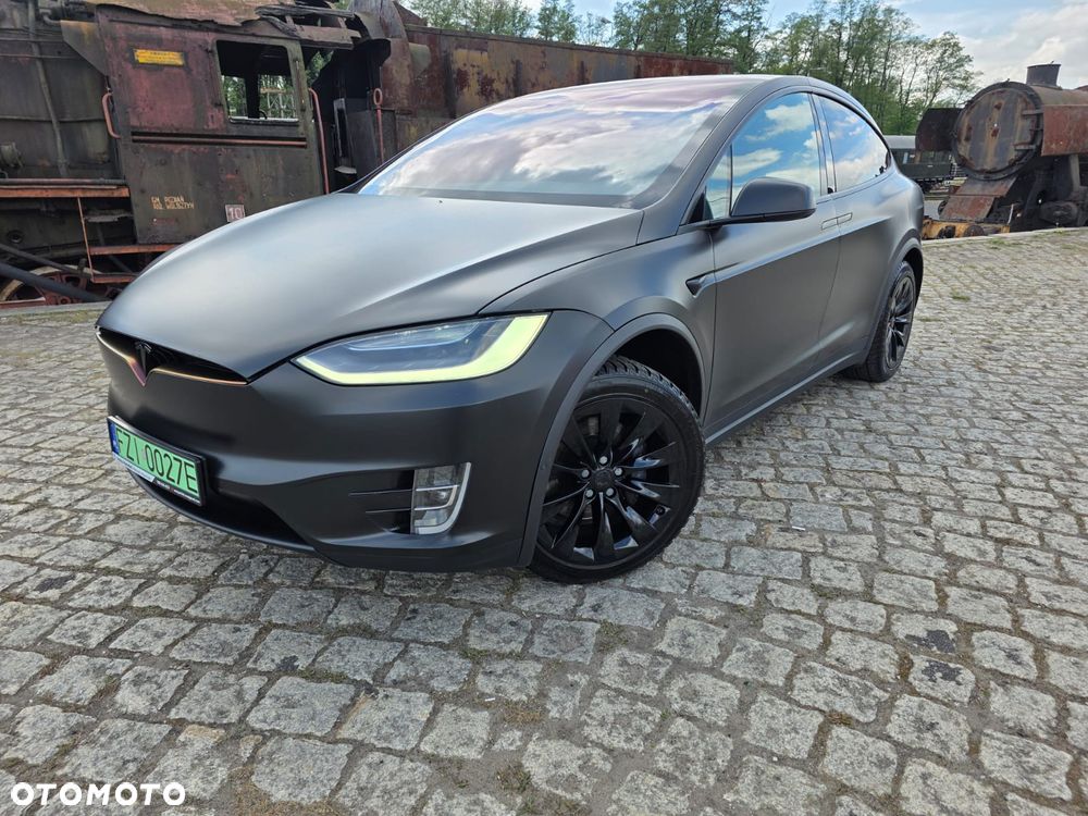 Tesla Model X - 5