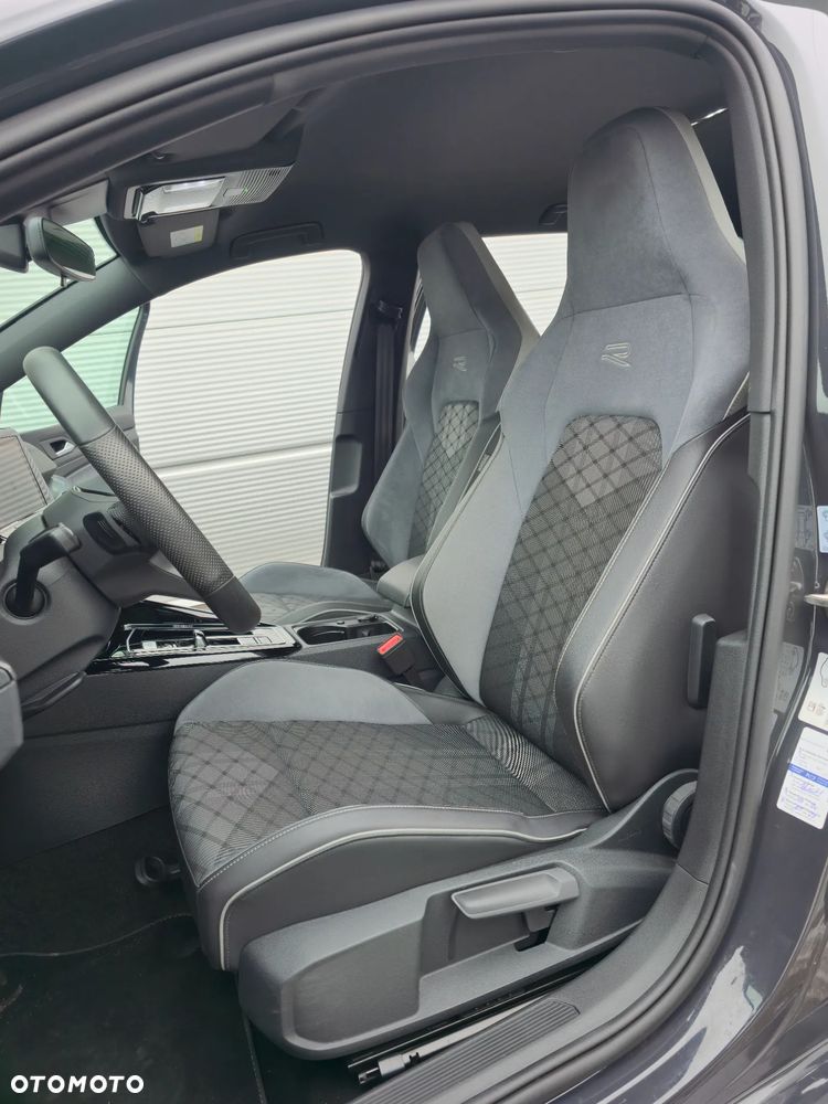 Volkswagen Golf 1.5 eTSI OPF DSG R-Line - 31