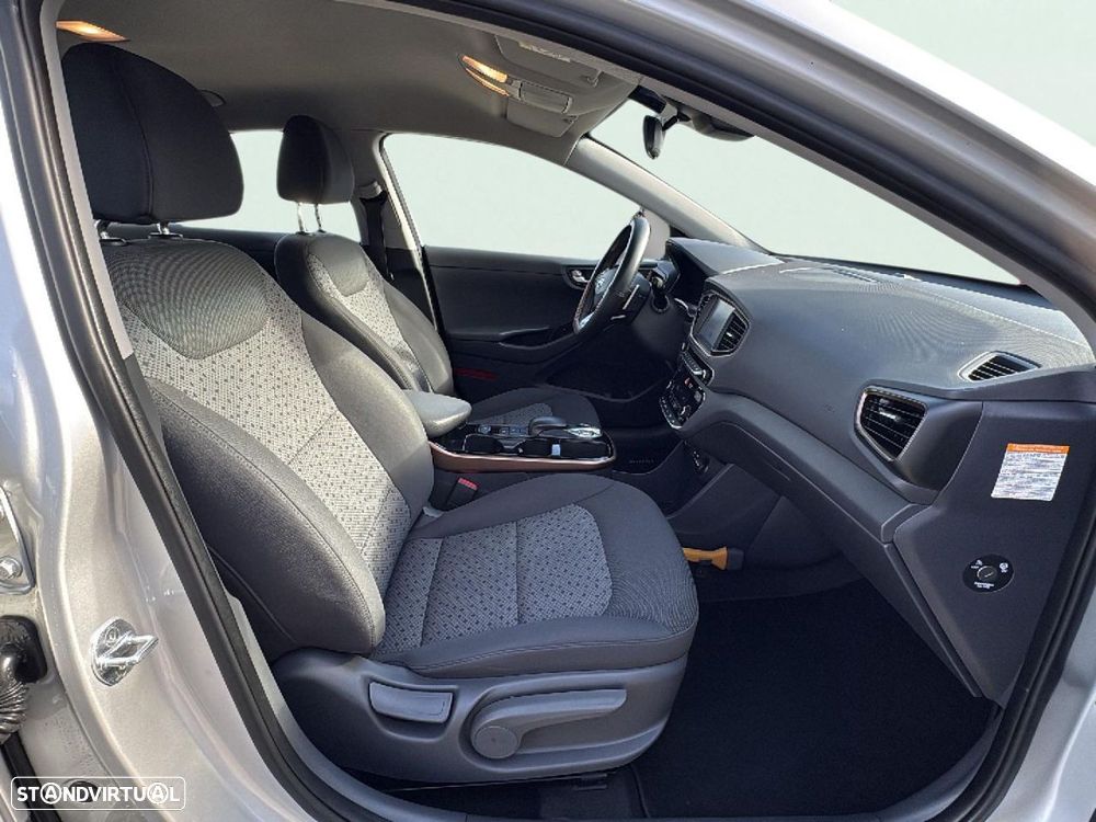 Hyundai Ioniq - 15