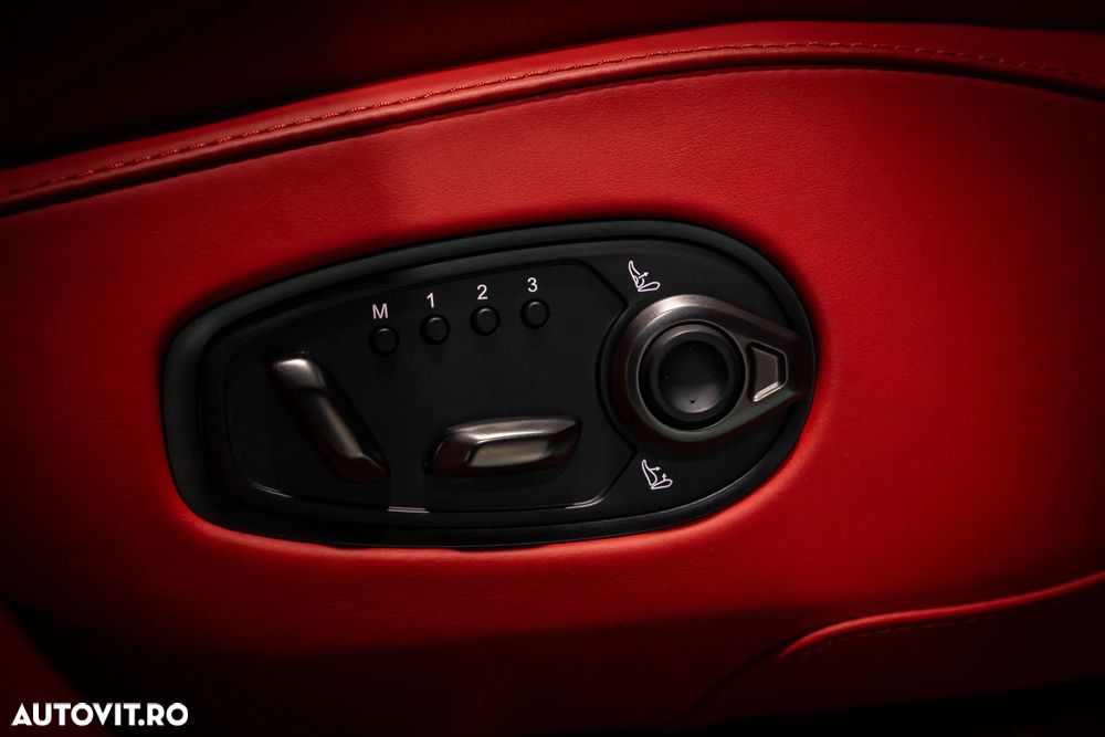 Aston Martin DBX - 18