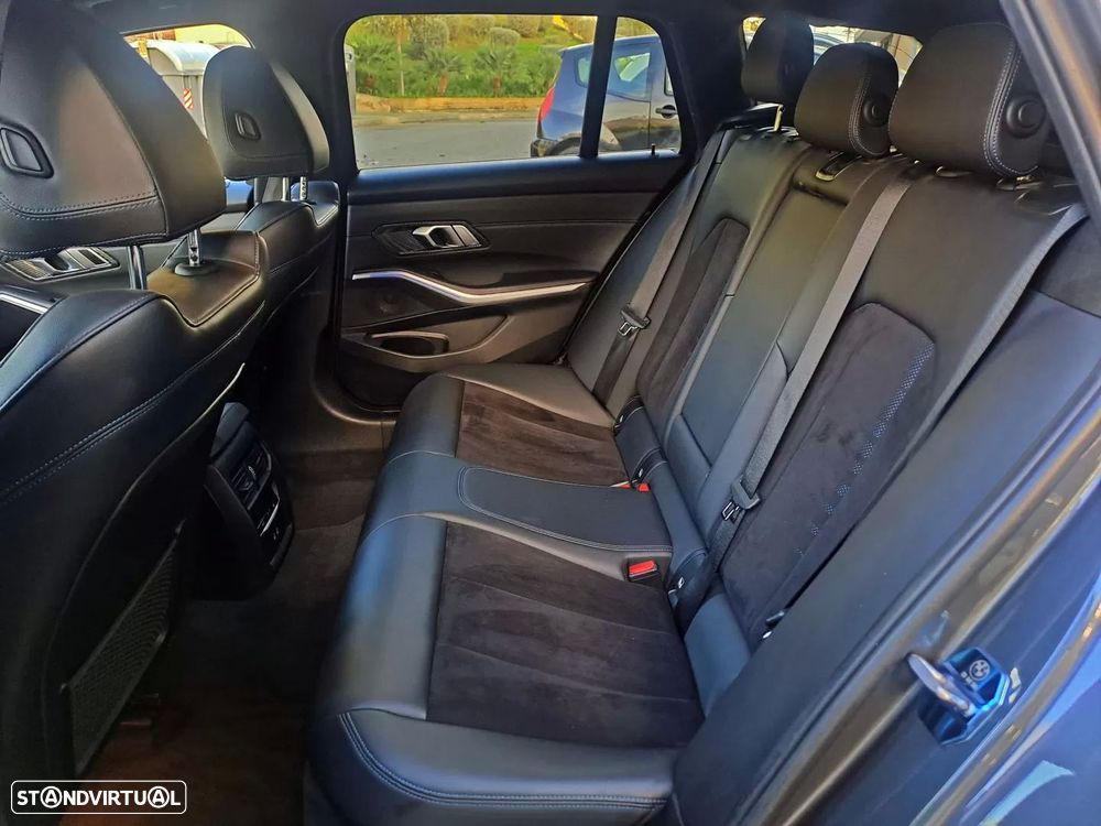 BMW 320 d Pack Desportivo M Pro Auto - 27