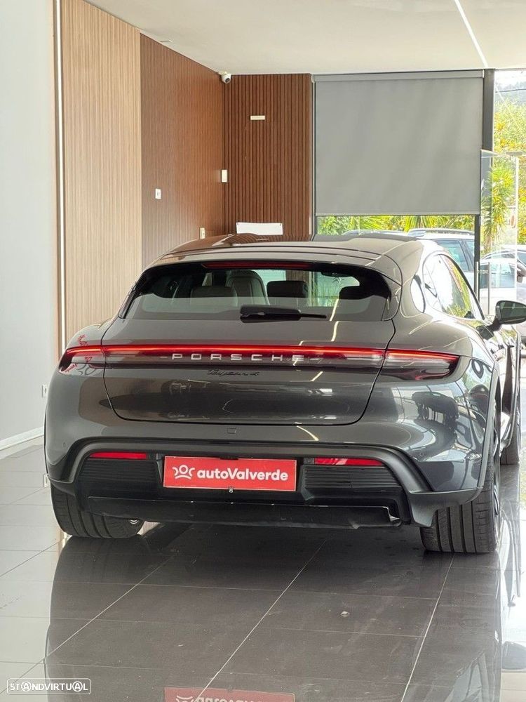 Porsche Taycan Cross Turismo 4 - 15