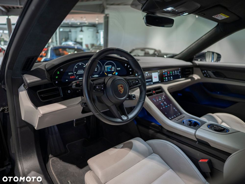 Porsche Taycan Turbo S - 16