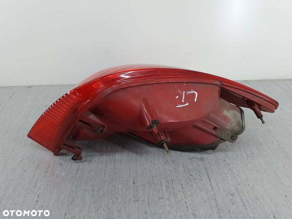 LAMPA TYLNA LEWA PEUGEOT 407 KOMBI - 5