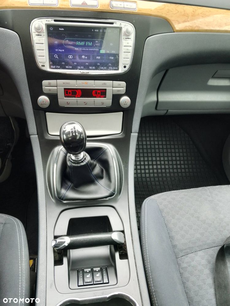 Ford Galaxy 2.0 TDCi Ghia - 12