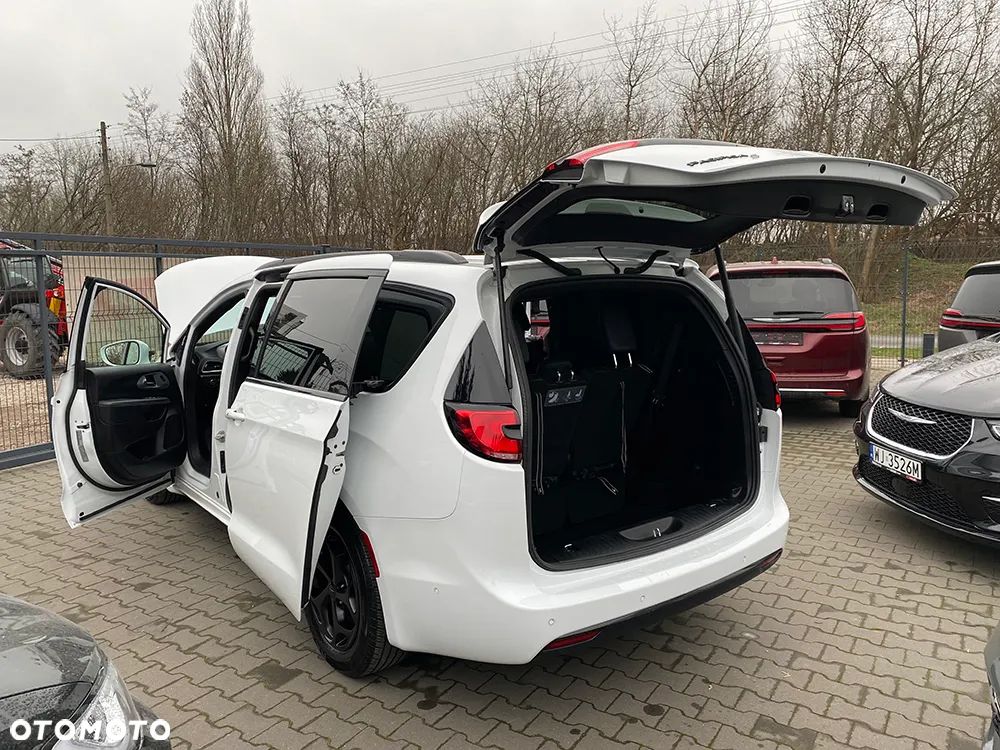 Chrysler Pacifica - 15