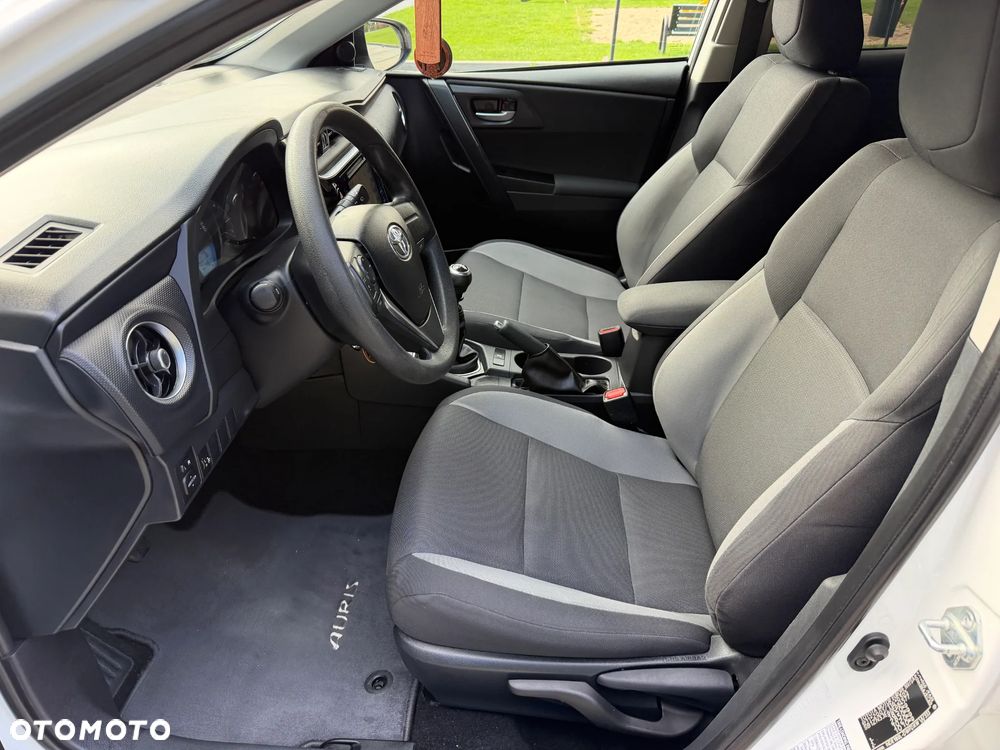 Toyota Auris 1.4 D-4D Dynamic - 11
