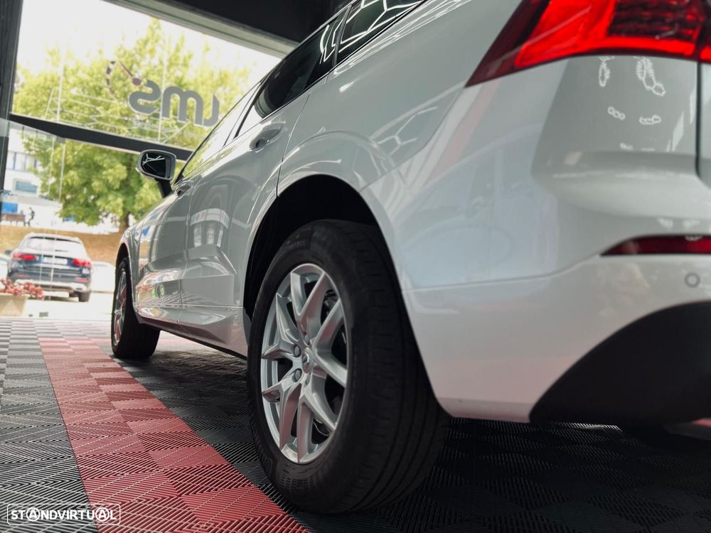 Volvo XC 60 2.0 T8 PHEV Momentum Plus AWD - 16
