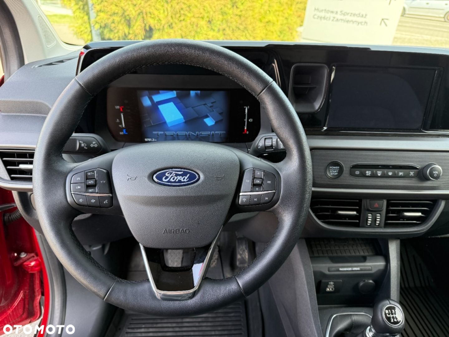 Ford Transit Courier - 13