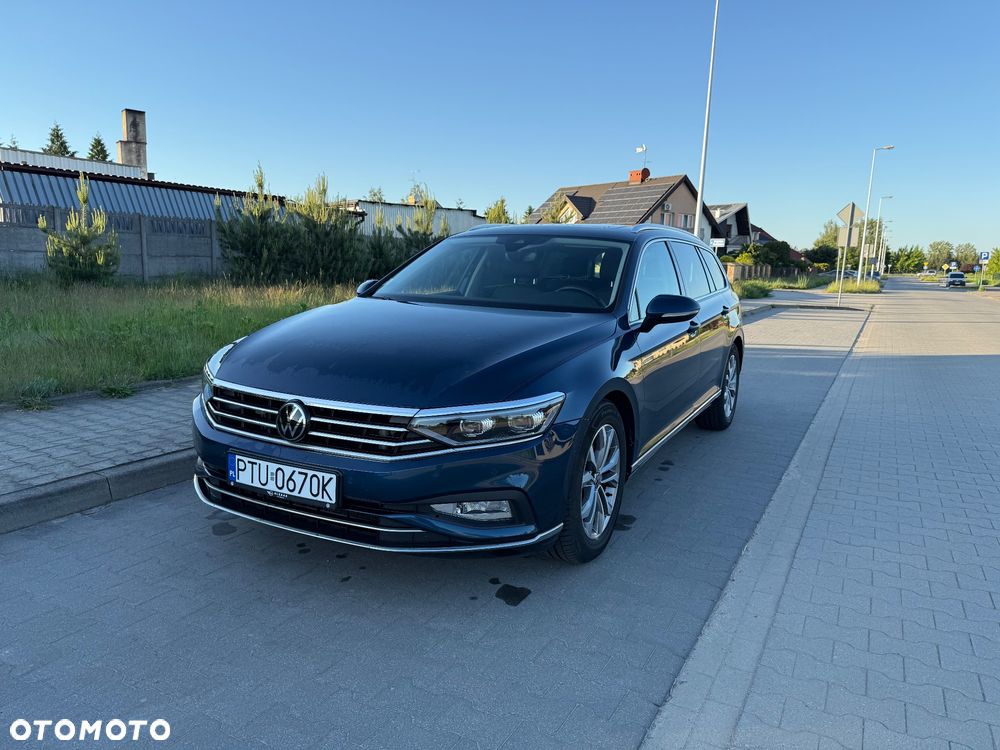 Volkswagen Passat - 1