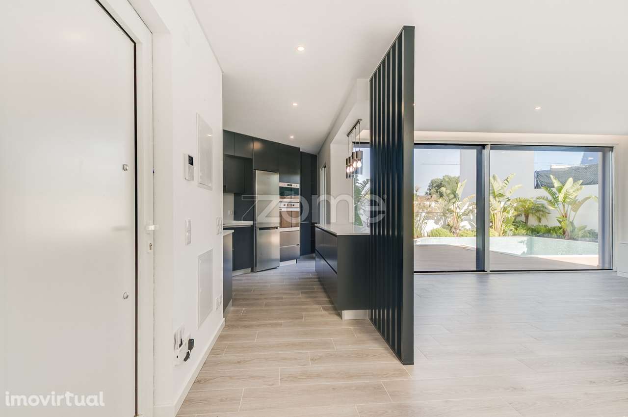 Moradia T3 com Piscina e Jardim no Zambujeiro – Alcabideche - Grande imagem: 4/32