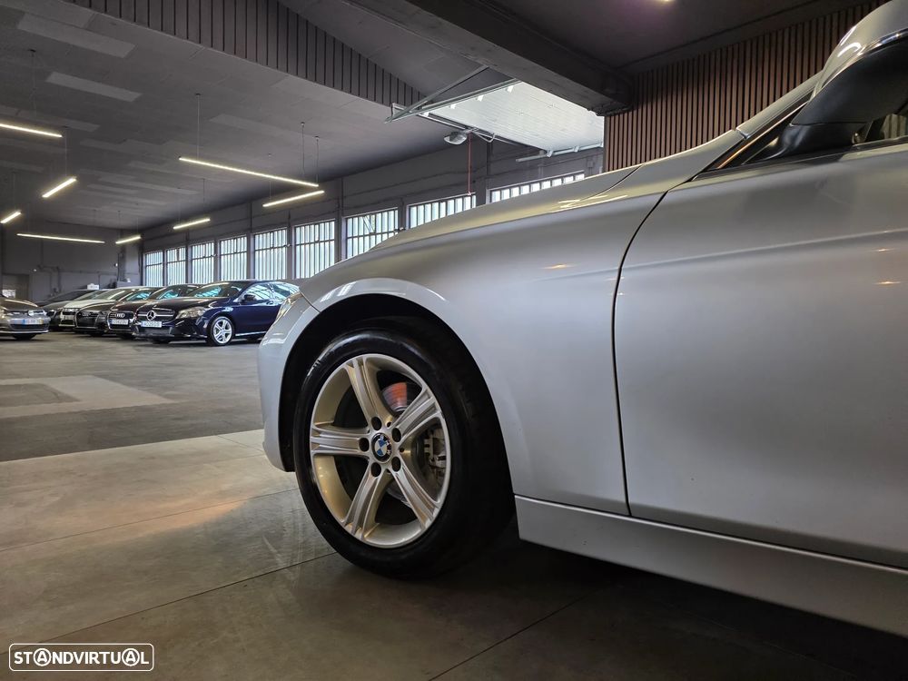 BMW 320 d Aut. Luxury Line - 35