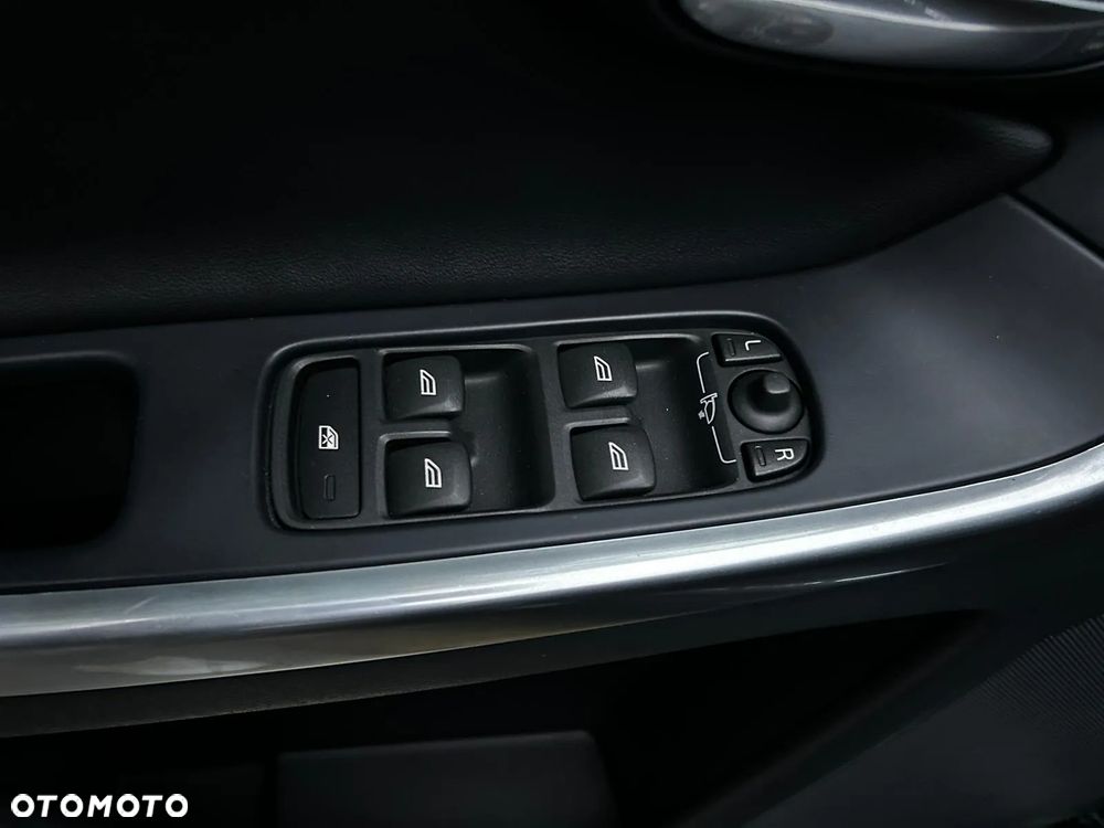 Volvo XC 60 D4 Drive-E Momentum - 17