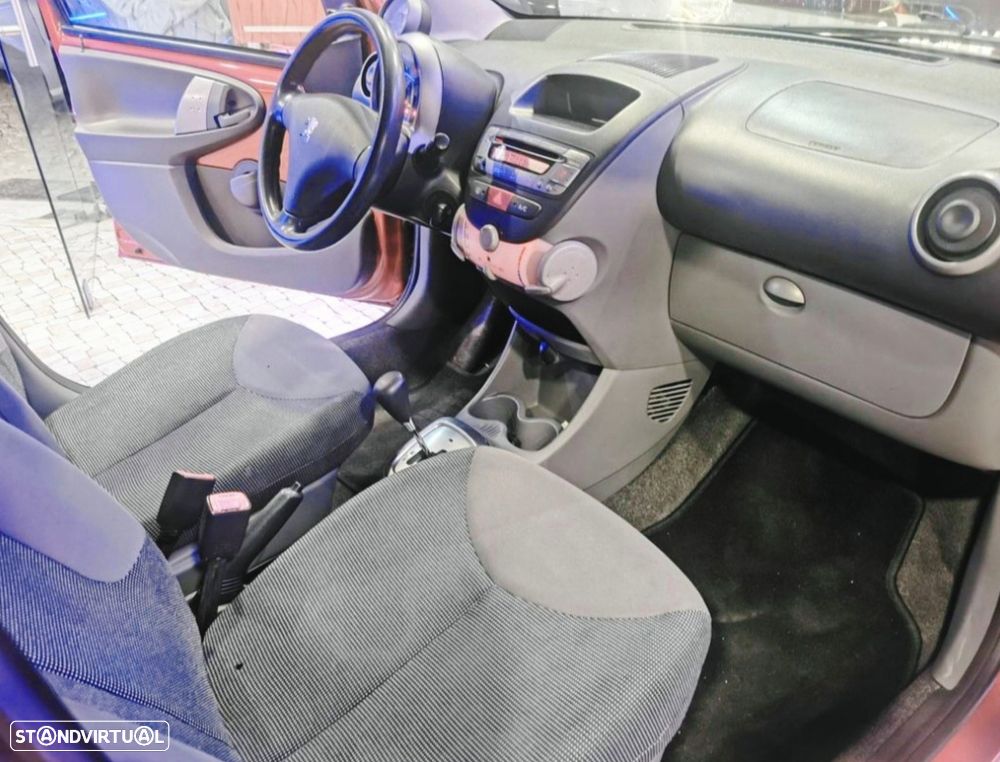 Peugeot 107 1.0 Trendy 2 Tronic - 8