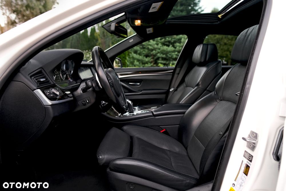 BMW Seria 5 535i xDrive Sport-Aut - 12