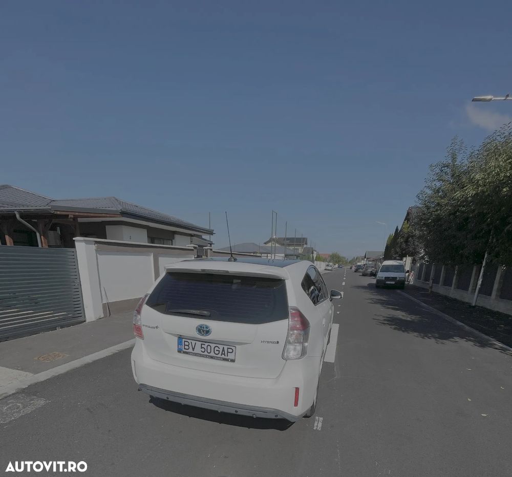 Toyota Prius+ (Hybrid) - 3