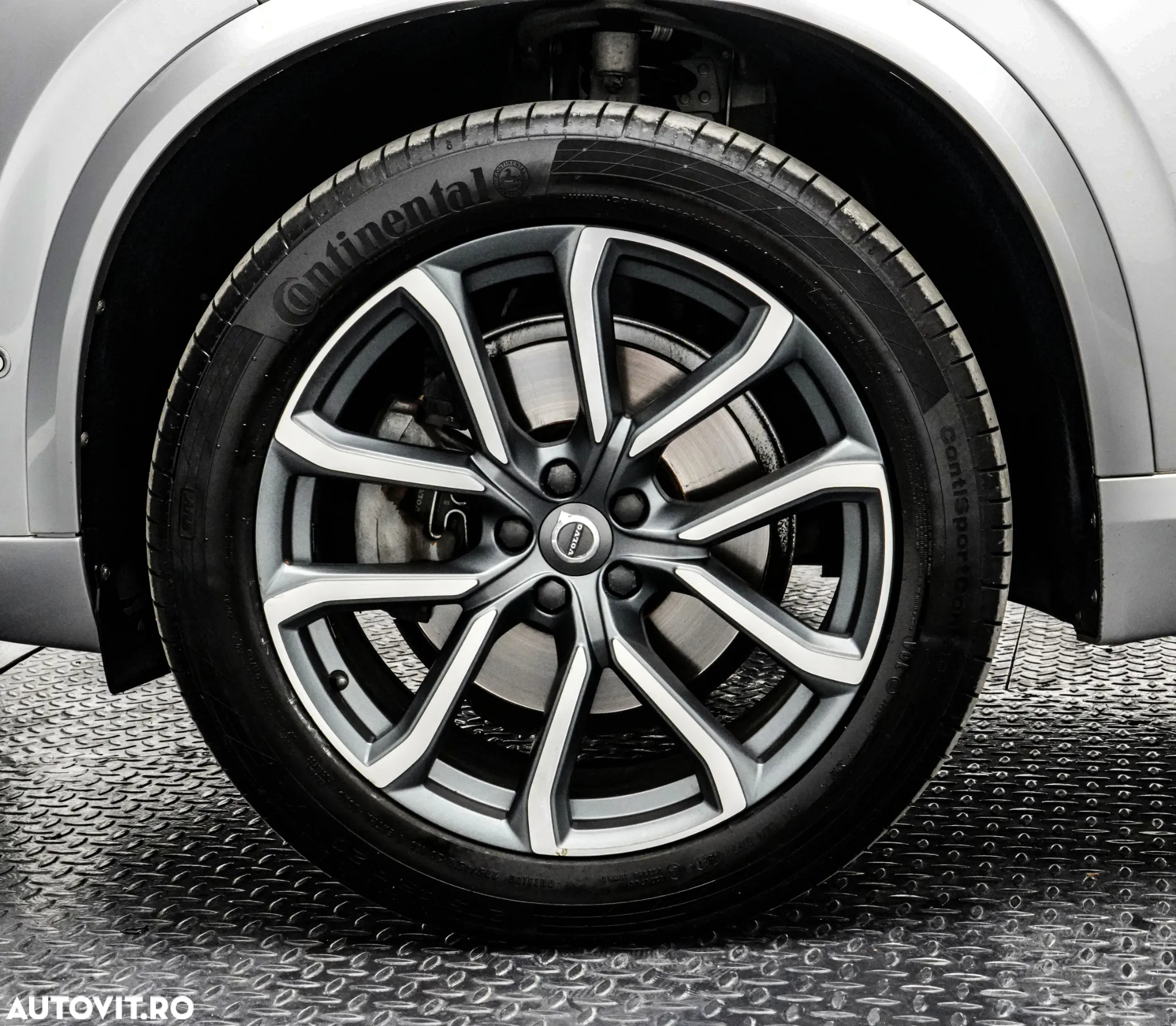 Volvo XC 90 D5 AWD Momentum - 25