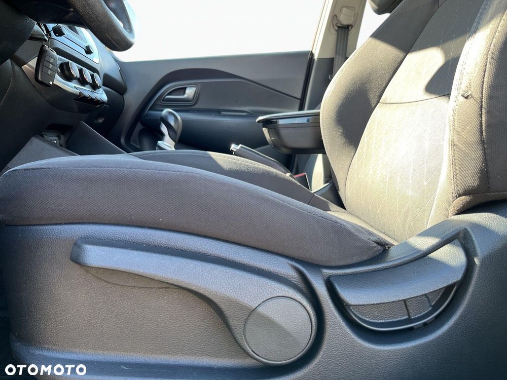 Kia Rio - 12