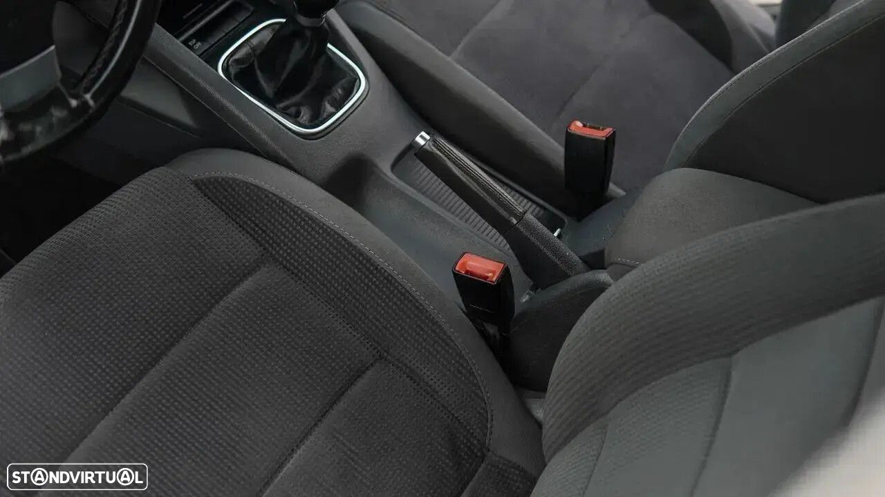 VW Jetta - 35