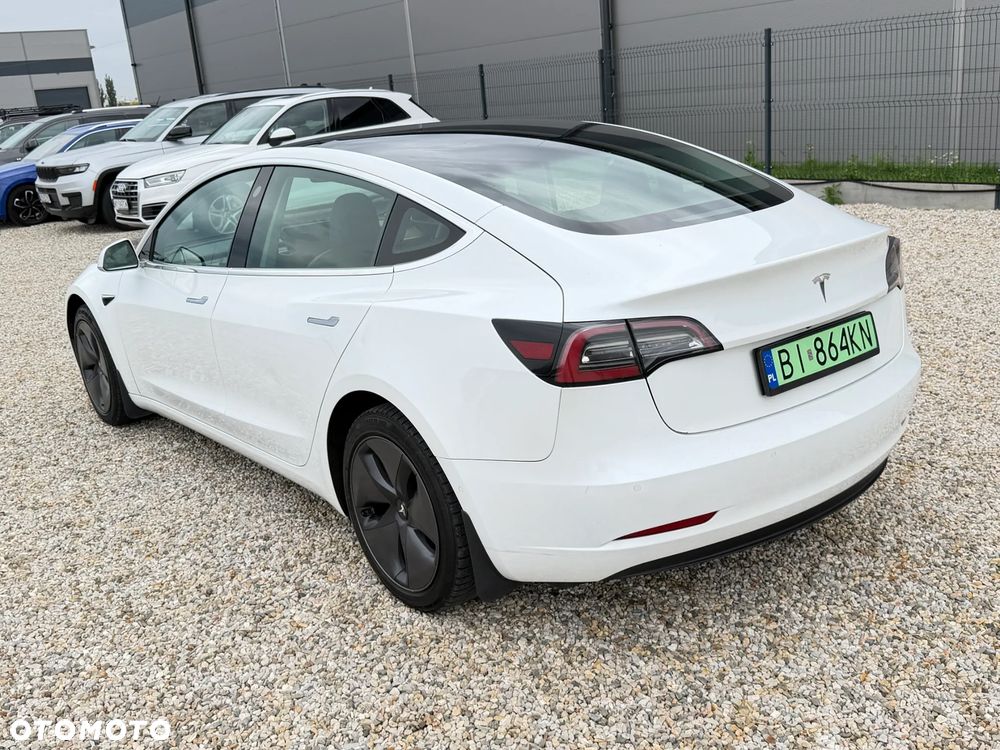 Tesla Model 3 - 4
