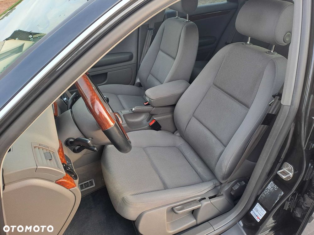 Audi A4 Limousine - 8