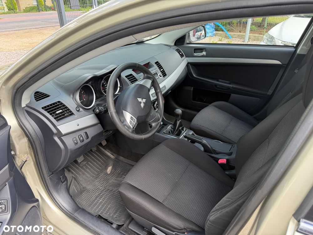 Mitsubishi Lancer 1.6 Intense - 13