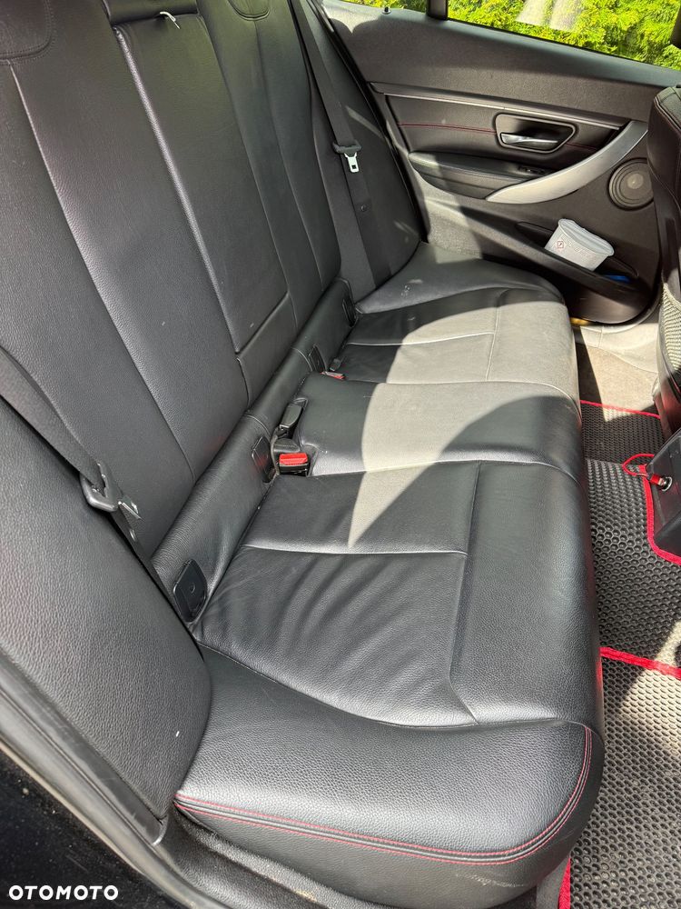 BMW Seria 3 318d Sport Line EU6 - 8