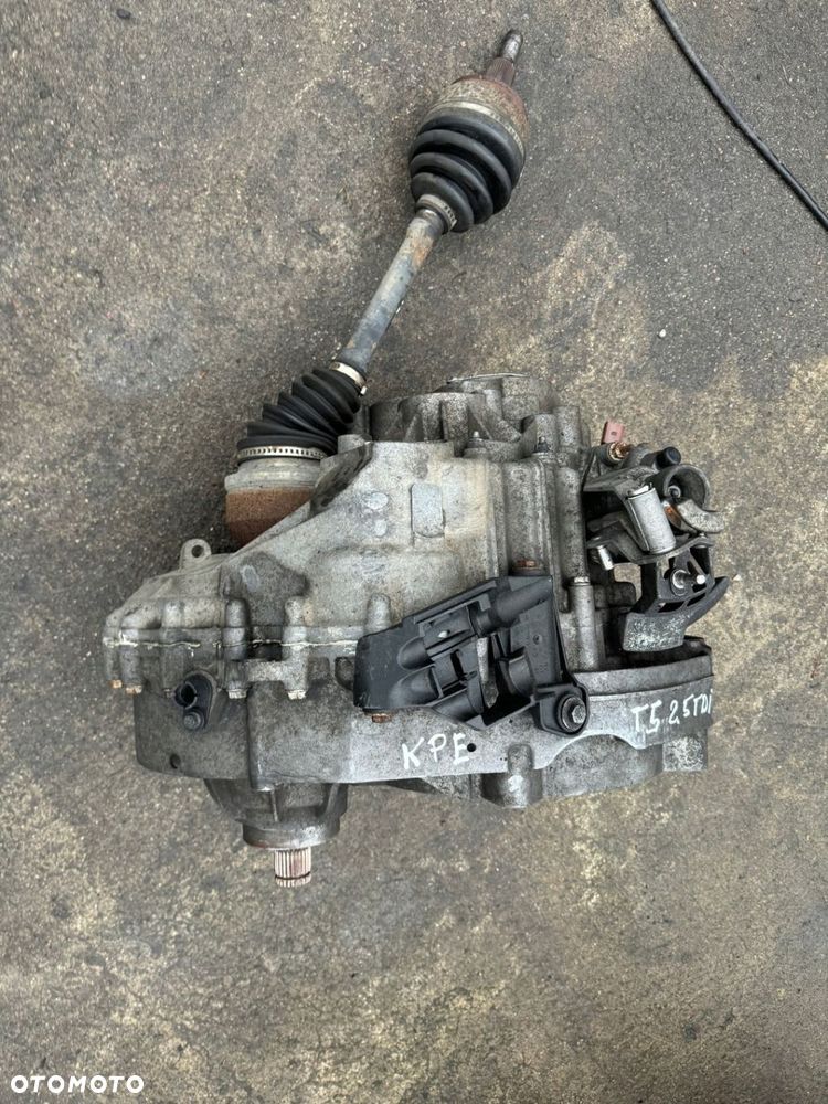 VW T5 2,5TDI 04-10r skrzynia 6 biegów KPE - 1