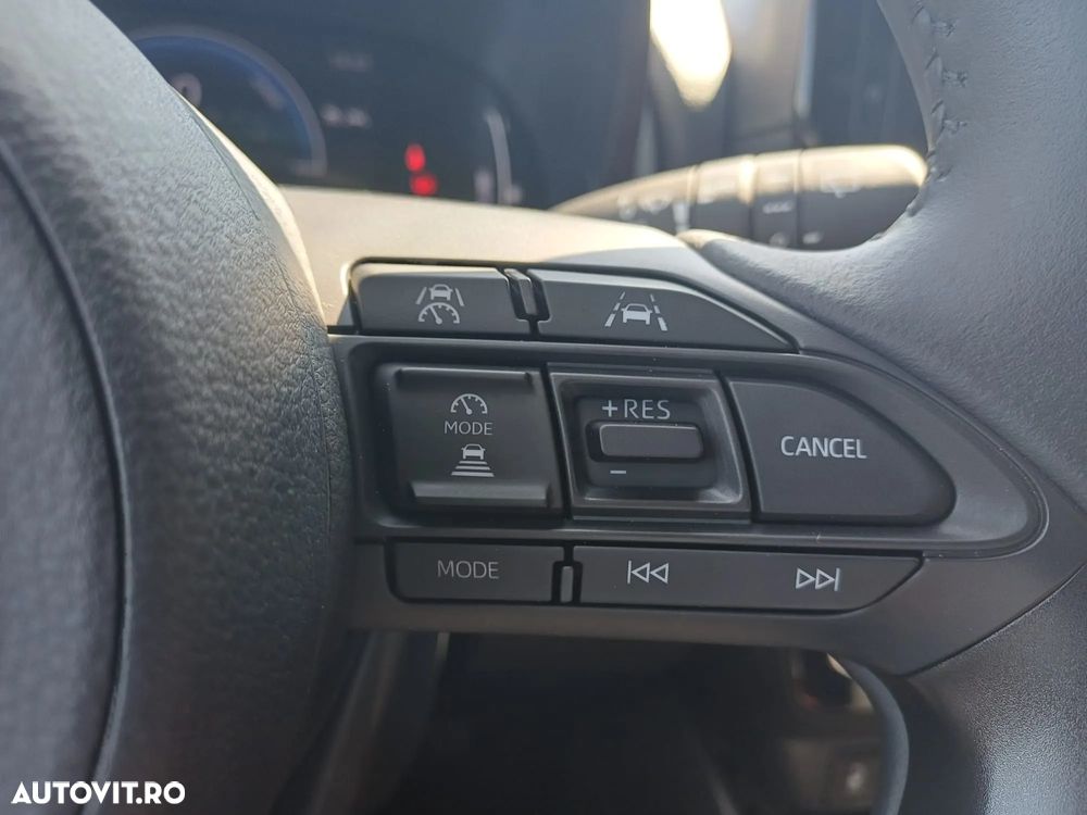 Toyota Yaris 1.5 VVT-i HSD Dynamic Plus Bi-tone - 15