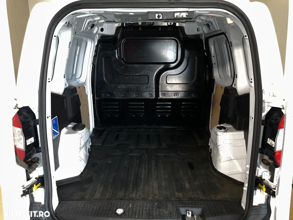 Ford Transit Courier - 8